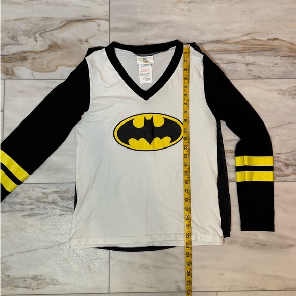 DC Comics Batgirl Long Sleeve V-Neck Shirt with Cape Size Large - Picture 4 of 8